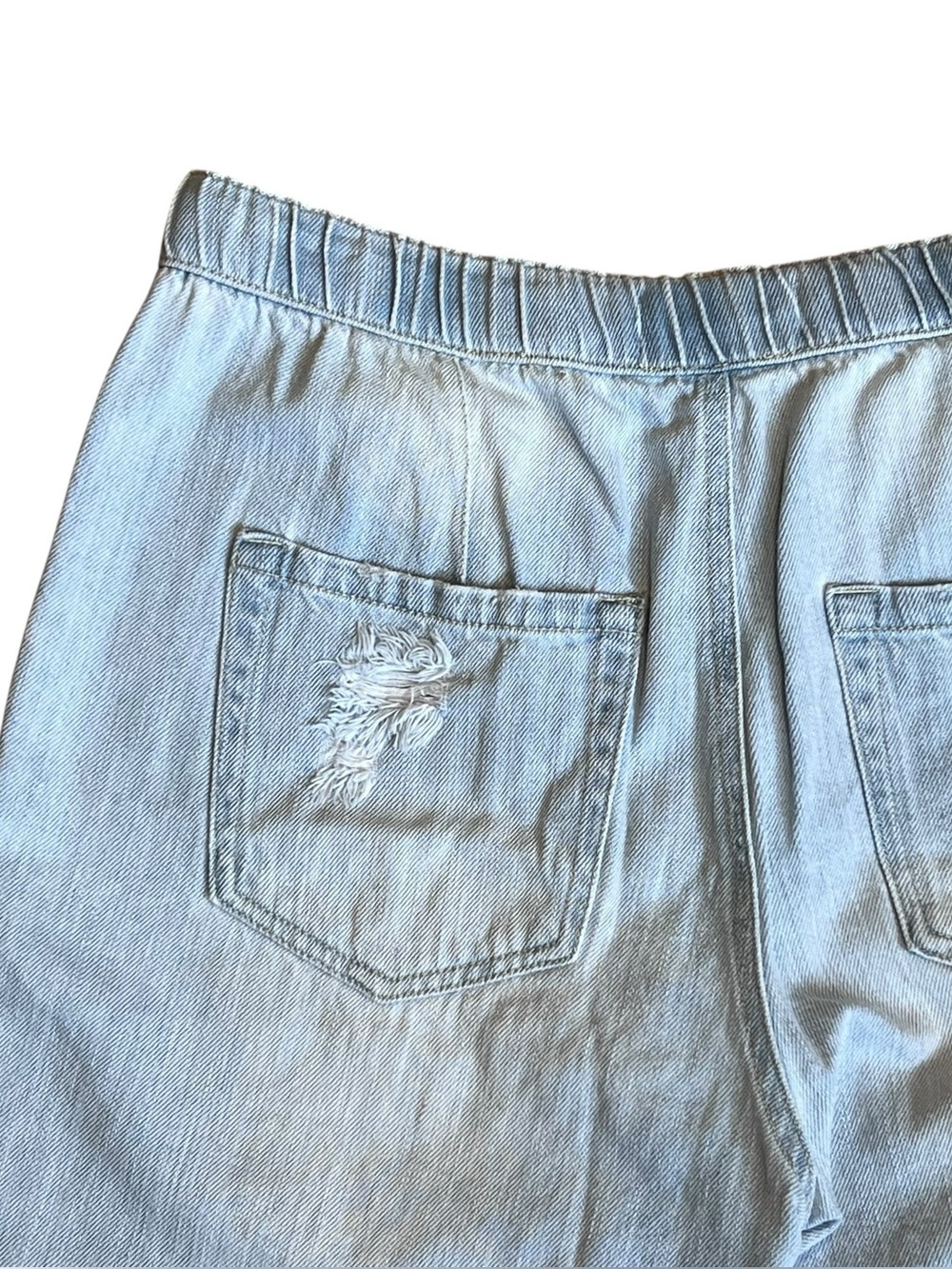 Risen Women’s Sz M High Rise Denim Shorts Light Wash Pull On Distressed - Picture 9 of 15